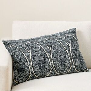 NWT Pottery Barn Paisley Blue and Cream Lumbar Pillow Cover Only